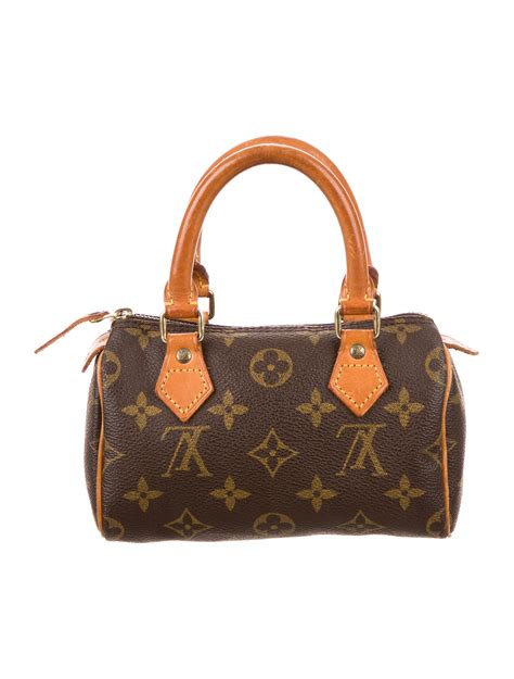 louis vuitton black small purse with lock and key